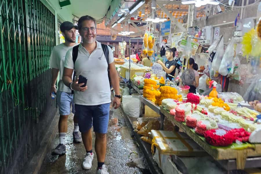 Bangkok Tuk Tuk Night Tour with Chinatown visit - Flower market: seeing everyday Bangkok after dark