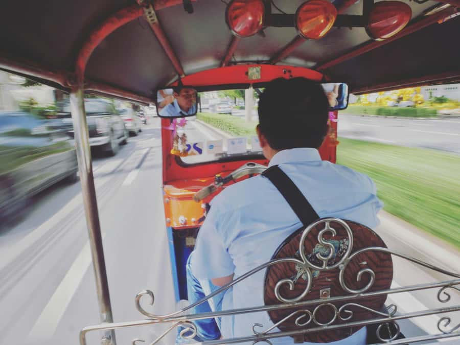 Bangkok: Tuk Tuk Tour - Chinatown by night: dinner and Yaowarat energy