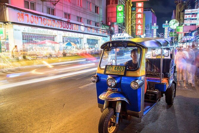 Bangkok Tuk-Tuk Tour by Night with Chinatown Street Food Meal - Giant Swing (Sao Chingcha): a quick landmark photo in old town