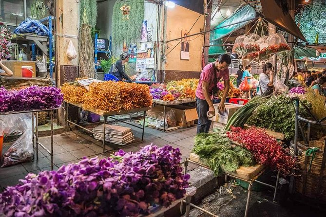 Bangkok Tuk Tuk Tour - Hotel-pickup & Dinner - Pak Khlong Flower Talat: a fast hit of Bangkok color