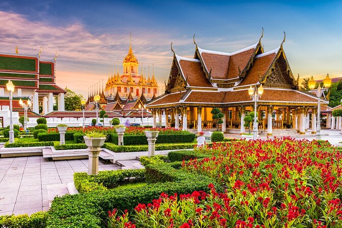 Bangkok Tuk Tuk Tour - Hotel-pickup & Dinner - Khao San Road for ten minutes: energy, choices, and noise