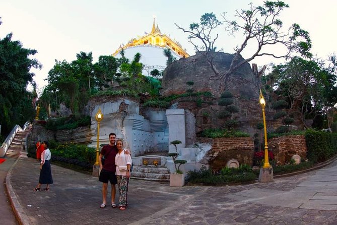 Bangkok Tuk Tuk Tour - Hotel-pickup & Dinner - Golden Mount (Wat Saket): temple views with a real stair test