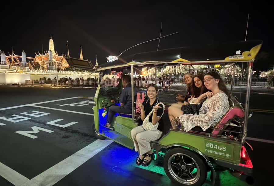 Bangkok: TUK TUK Tour Night Life Private with Hotel Pick Up - Wat Arun views via a secret bar: where the river steals the show