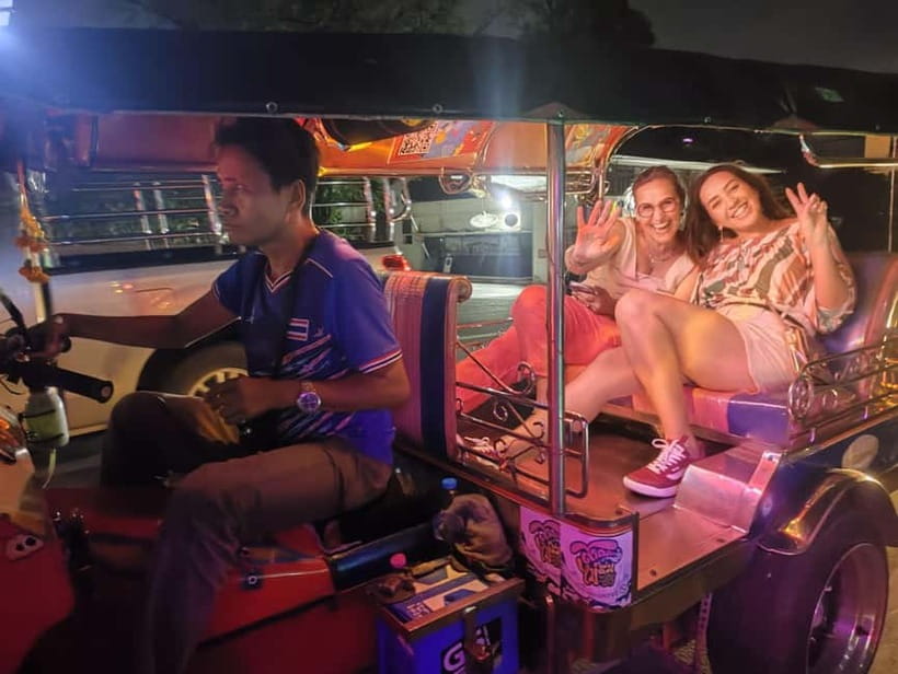 Bangkok Tuk Tuk Tour with Hotel Pick up and Dinner - Chinatown and street-food stops: eating where Bangkok actually eats