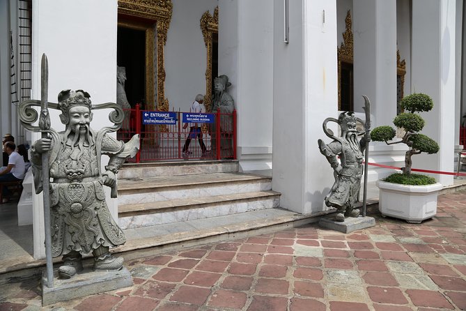 Bangkok Tuk Tuk Walk & Temple Tour With Wat Pho, Arun & Traimit - Wat Arun (Temple of Dawn): seeing why Aruna matters