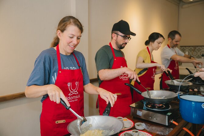 Bangkok Udomsuk Thai Cooking Class with local market tour - Eating together: why the end matters as much as the lesson