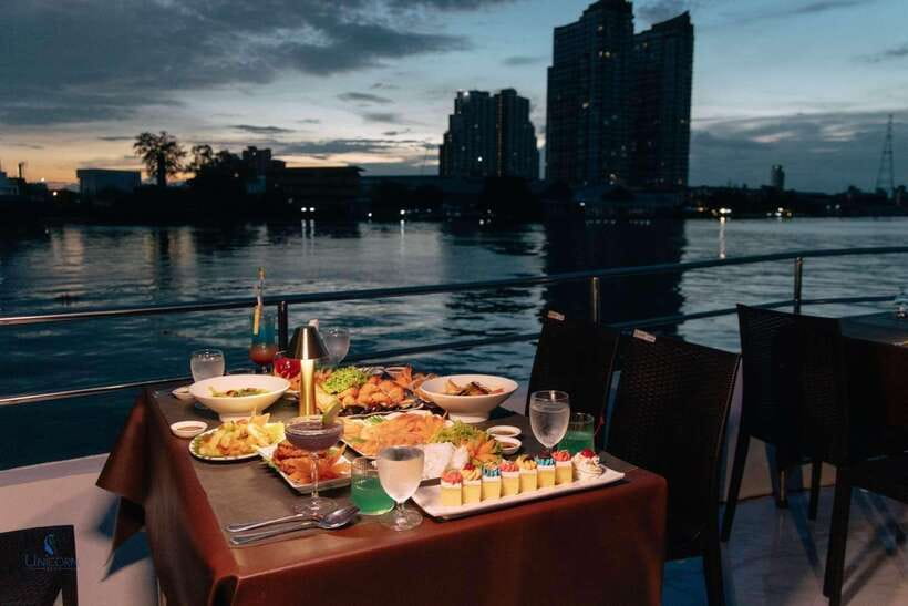 Bangkok: Unicorn Chao Phraya River Dinner Cruise - Getting to ICONSIAM and finding Pier 4 fast