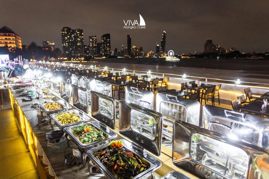 Bangkok: Viva Alangka Chao Phraya Dinner Cruise - Grand Palace Stop: Seeing Bangkok’s Big Landmark From the River