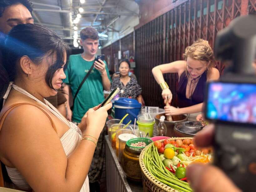 Bangkok Walking Tour : Mouthwatering Journey Food Tour - Three Hours in Bangkok’s Chinatown: The Food-First Plan