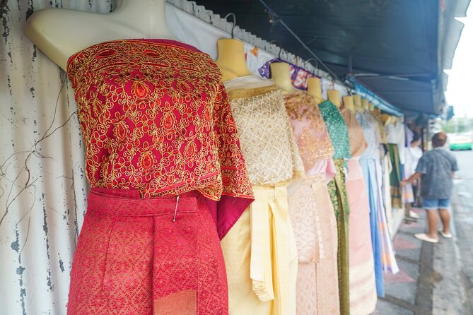 Bangkok Wat Pho and Flower Market Historical Walking Tour - Pak Khlong Talad and Yodpiman Market: flowers you can photograph fast