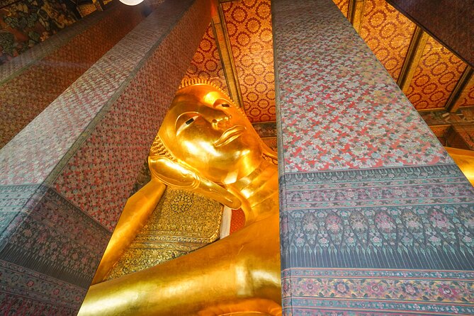 Bangkok Wat Pho and Flower Market Historical Walking Tour - Meeting at Itsaraphap Station and getting dressed like Wat Arun calls for