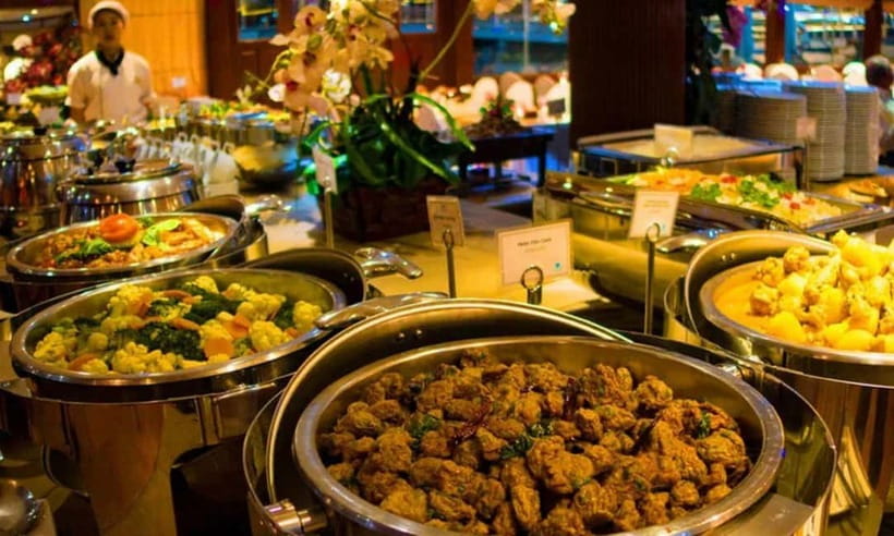 Bangkok: White Orchid Chao Phraya Cruise, Thai Buffet & Beer - Thai dance and live band: a cultural intermission between bites