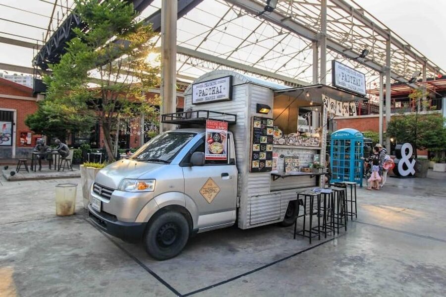 Bangkok with a Private Car and Driver Customizable Tours - Stop-by-Stop: 4 Hours from Asiatique to Old Town Sights
