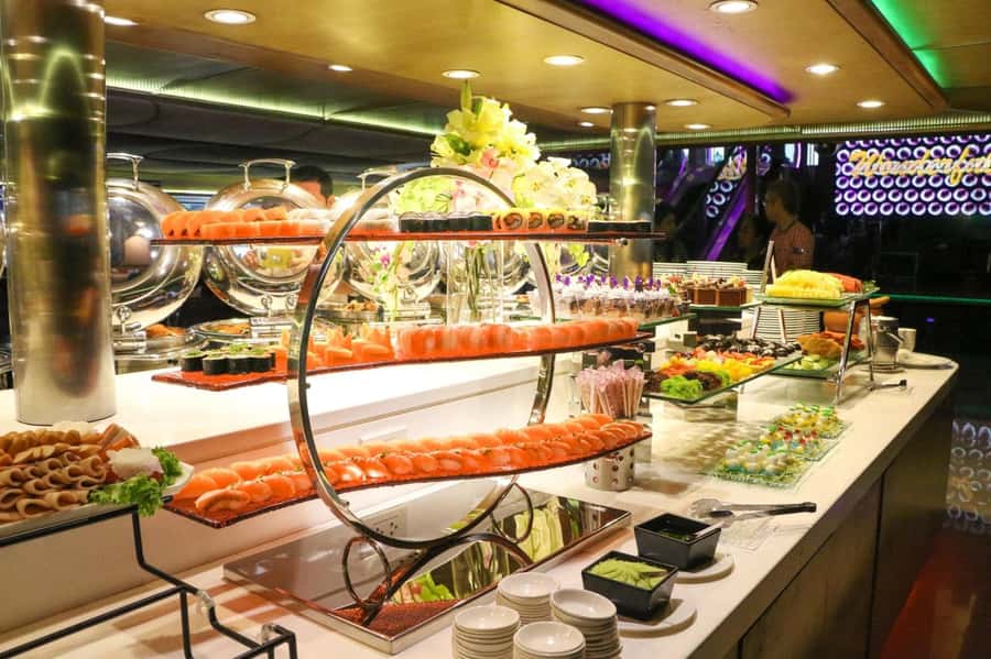 Bangkok: Wonderful Pearl Dinner Cruise and Live Performance - Dinner on a Moving Boat: Buffet Strategy for Thai and Western Choices