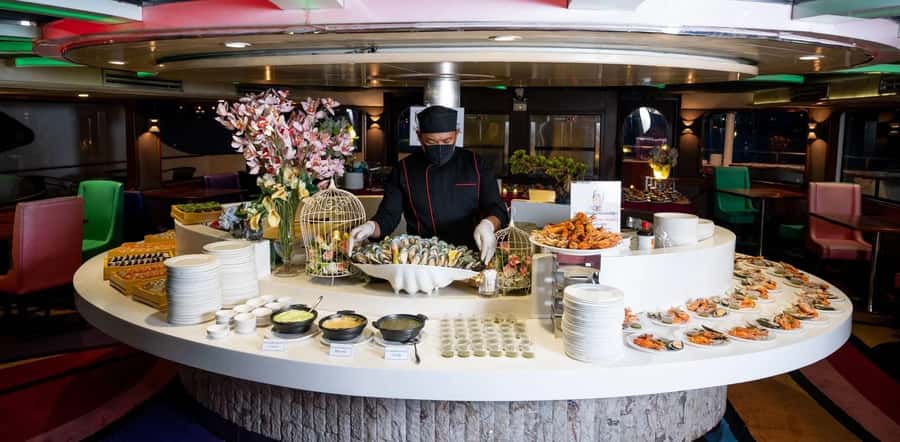 Bangkok: Wonderful Pearl Dinner Cruise and Live Performance - Entertainment That Actually Moves the Night Forward