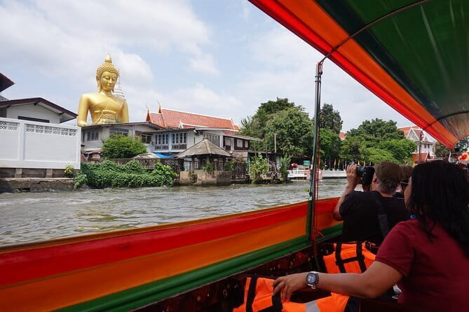 Bangkok Yai Local Canal Tour with Longtail Boat - Wat Paknam Phasi Charoen: giant Buddha and a short, meaningful temple visit