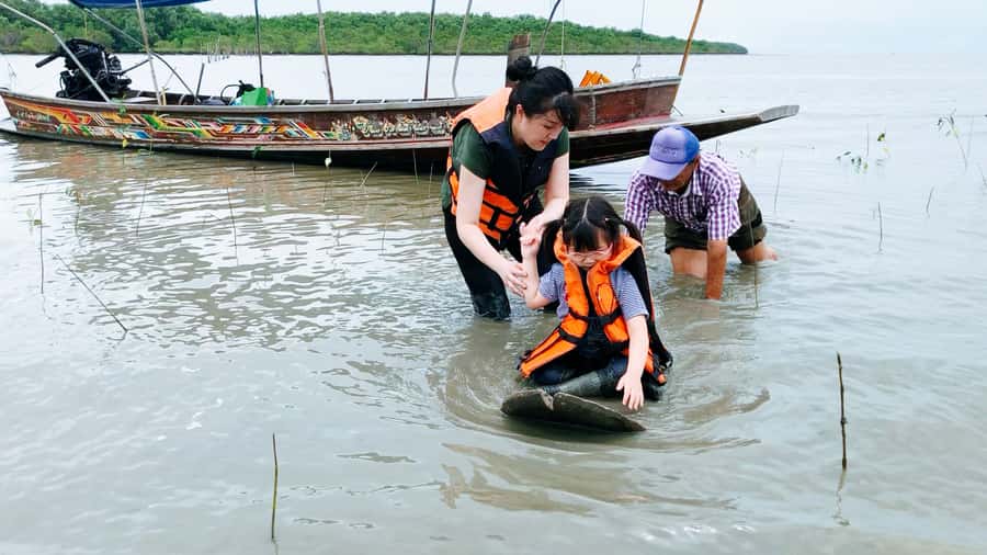 BKK :Meet monkey, mangrove forest, seafood& market -private - Damnoen Saduak floating market: how to enjoy it in just two hours