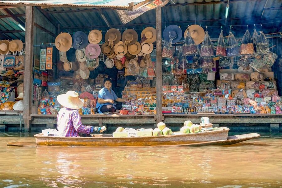 BKK : Private Damnoen Saduak Floating Market Half Day - The 1-Hour Long-Tail Boat Ride: Shopping and Snacks at Sea-Level Speed