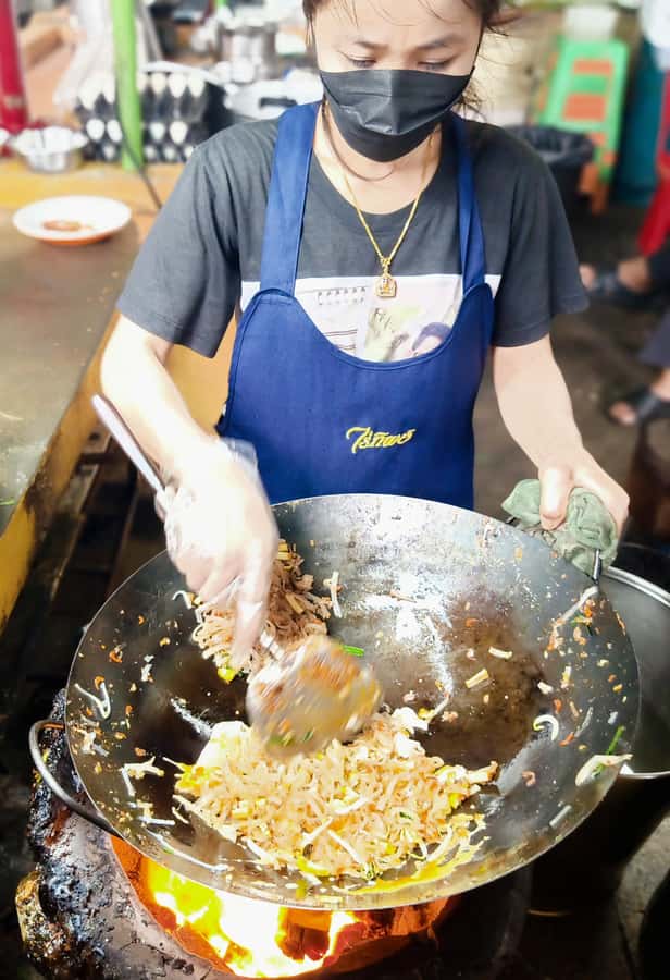 BKK’s Ultimate Food & Canal Tour "Tuk-Tuk Temples & Tastes" - Key things you’ll notice on this Tuk-Tuk Temples & Tastes tour
