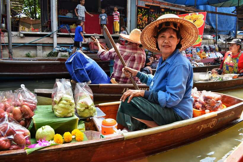 Boat Tour of Damnoen Saduak Floating Market - Damnoen Saduak Market Time: Shopping, Sales, and Snack Reality