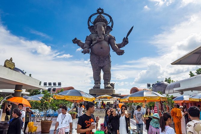 Chachoengsao One Day Trip from Bangkok : Historic Market and Buddhist Temples - Stop 3: Wat Saman Rattanaram’s pink Lord Ganesha attraction (and why some people dislike it)