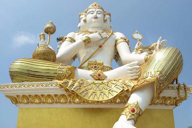 Chachoengsao One Day Trip from Bangkok : Historic Market and Buddhist Temples - Ban Mai Market: breezes, calmer river views, and food that’s easier to enjoy