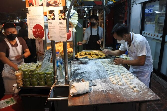 Chinatown Street Food Night Tour by Tuk Tuk in Bangkok - Pak Khlong Talat at night: the 24-hour flower market moment
