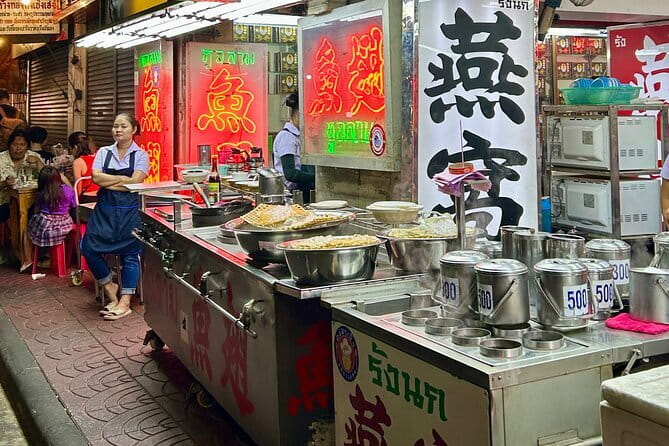 Chinatown Street Food Small Group Tour in Bangkok - A 6:00 pm Chinatown walk with food first