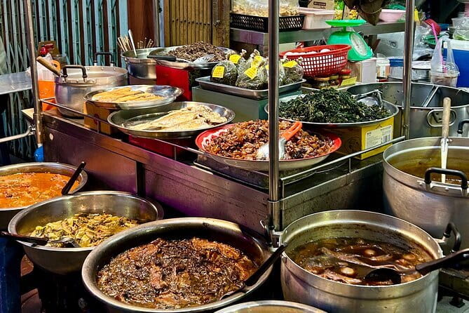 Chinatown Street Food Small Group Tour in Bangkok - Shopping and photos: built in, not tacked on