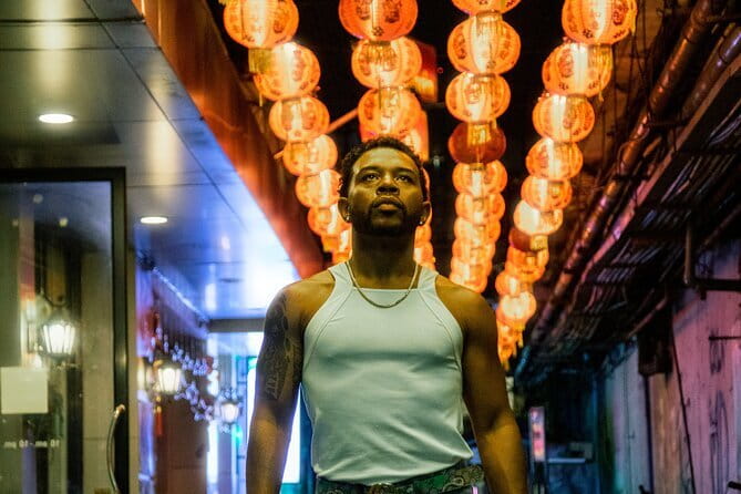 Chinatown (Yaowarat Road) Neon Photoshoot - The 1-hour format: what really happens during the shoot