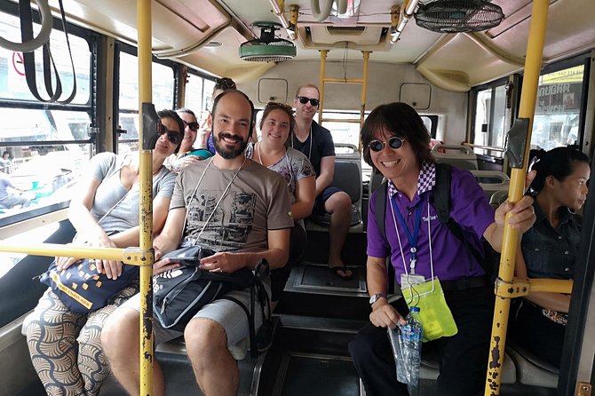 CHOB Bangkok Walking Tour (Talking + Walking + Eating) - Lumpini Park: starting with a real break from the city