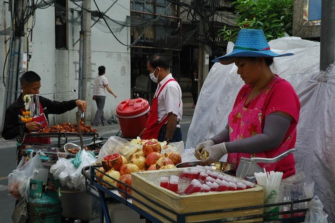 CHOB Bangkok Walking Tour (Talking + Walking + Eating) - Traditional Thai foods and a dance show: snack stops that feel like culture