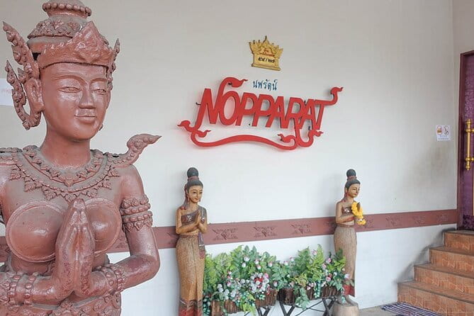 ChomSindh Authentic Thai Dining Experience - Lunch or Dinner - Who should book ChomSindh (and who might skip it)