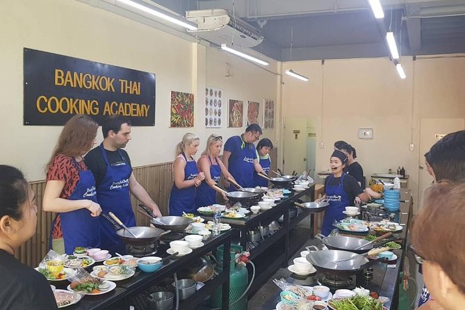 Choose 5 Dishes: Half-Day Cooking Class in Sukhumvit with Market Tour - Market to Menu: How the class starts in Sukhumvit