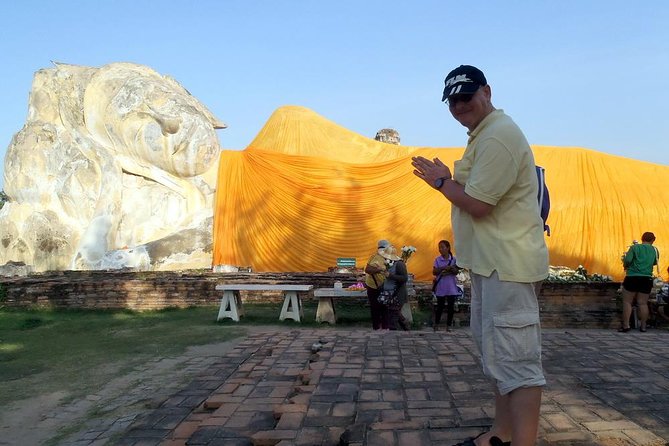 Colors of Ayutthaya Full-Day Bike Tour - Wat Mahathat: the Great Relic temple and the feel of a historical island