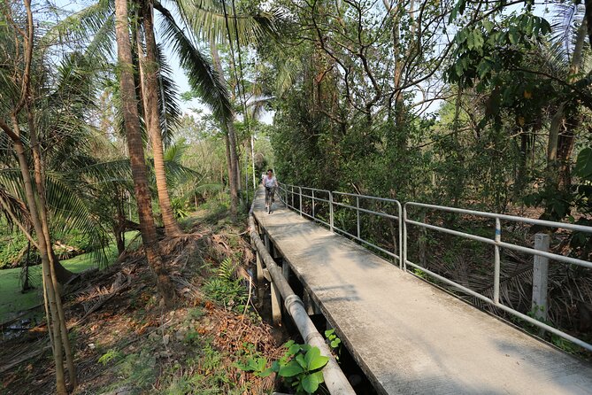 Colors of Bangkok Private tour - Temples and the botanical garden: culture breaks without turning the day stale
