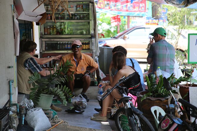 Colors of Damnoen Saduak from Bangkok - Amphawa stop, riverside lunch, and weekend timing reality