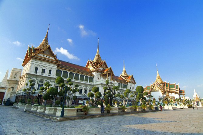 Damnern Saduak Floating Market, Grand Palace, Wat Phra Keo & Wat Pho - Wat Phra Kaew (Emerald Buddha): the royal temple adjacent to the palace