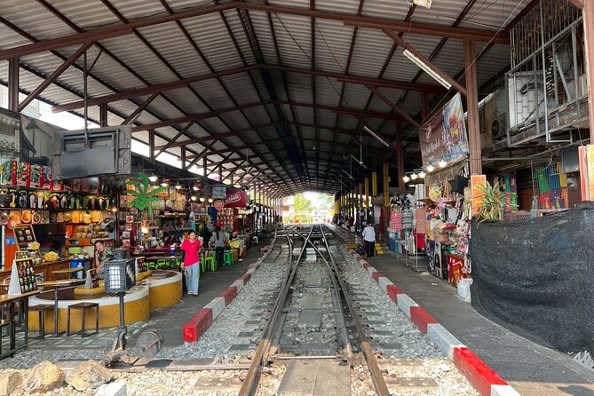Damnoen Saduak and Maeklong Railway Market Tour with Private Car - A 7-hour day trip that actually moves at human speed