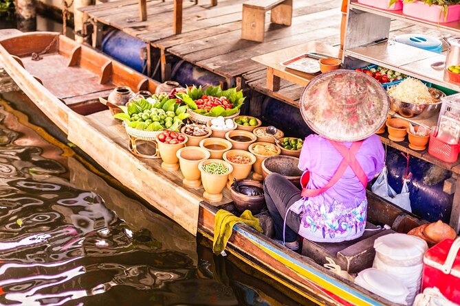 Damnoen Saduak Floating Market and Maeklong Railway Market Tour - Guides: why the right English-speaking host can change everything