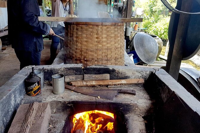 Damnoen Saduak Floating Market & Maeklong Railway Market Tour From Bangkok - Timing tips so you don’t feel rushed (or stuck)