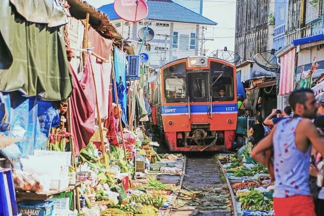 Damnoen Saduak Floating Market & Railway Market Tour from Bangkok - Two Icons in One Trip: Maeklong Railway + Damnoen Saduak