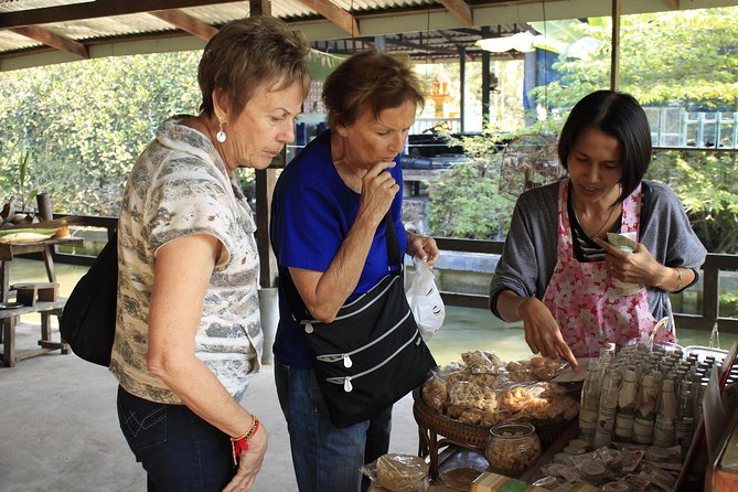 Damnoen Saduak Floating Market Small Group Tour - Brown coconut sugar tasting: a small moment that hits hardest