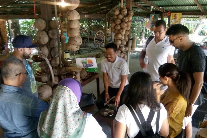 Damnoen Saduak Floating Market Small Group Tour - Damnoen Saduak reality check: shopping, food, and time on the water