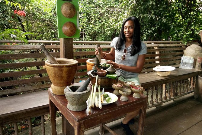 Damnoen Saduak Floating Market Small Group Tour - Village on stilts and a fruit plantation: why the tour goes beyond the souvenir rush