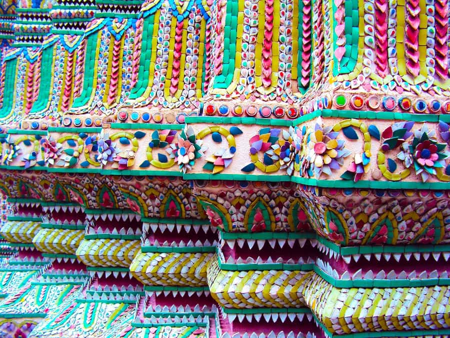 Damnoen Saduak, Reclining Buddha, and Wat Arun Private Tour - Wat Pho: Reclining Buddha Up Close and the Temple as a Learning Place