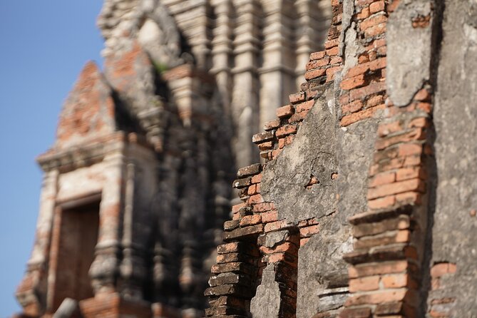 Day Tour From Bangkok to Ayutthaya By Bus - Wat Phra Si Sanphet: royal space and visible foundations