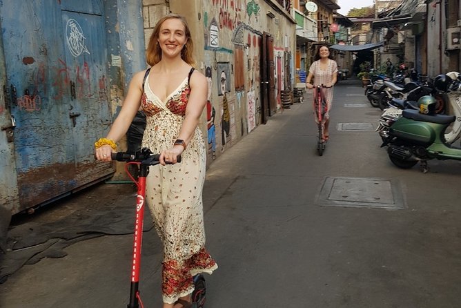 Electric Scooter Tour of Bangkok - Grand Postal Building and Haroon Mosque: history you can feel on the street