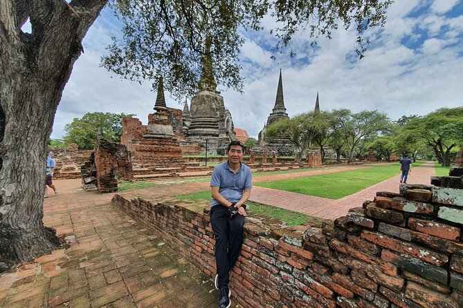 Explore the World Heritage Of Ayutthaya - Wat Mahathat: the banyan roots and the Buddha head