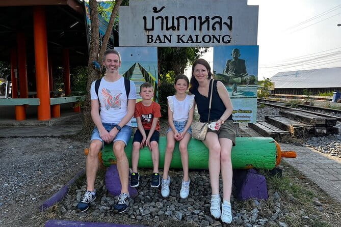 Floating and Railway Markets with Kwan Damnoen Restuarant - Damnoen Saduak Floating Market: motorboat time beats standing in line
